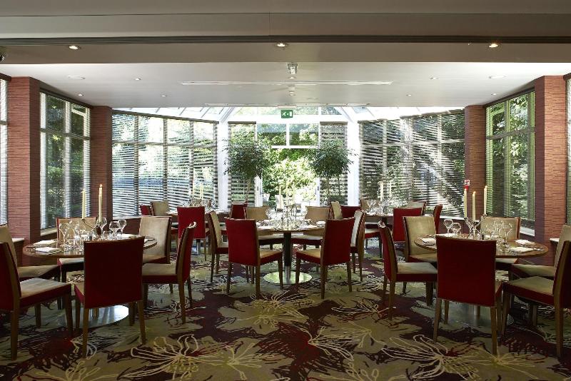 The Bull (Sarova Hotels) - Restoran