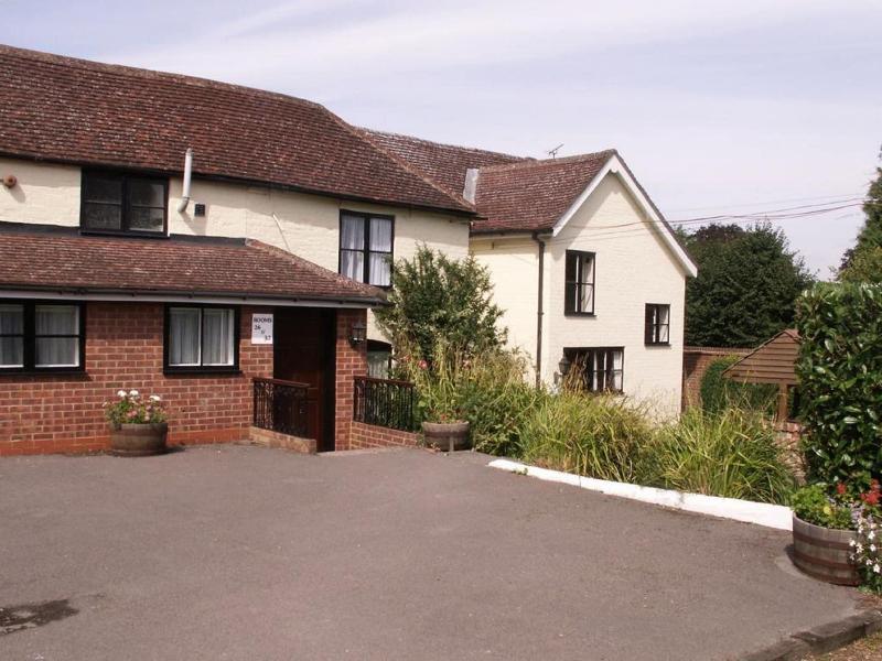 Hare & Hounds Hotel at Speen - Genel