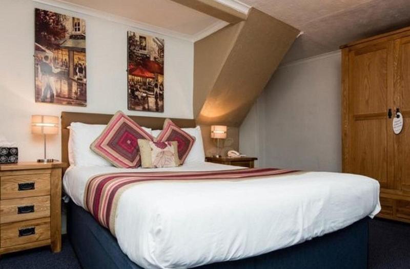 Hare & Hounds Hotel at Speen - Oda