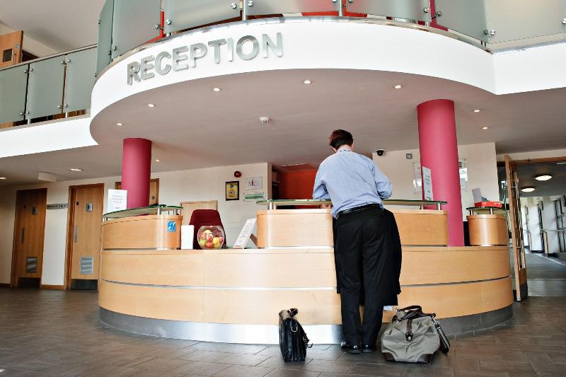 Burleigh Court Hotel and Leisure - Lobi