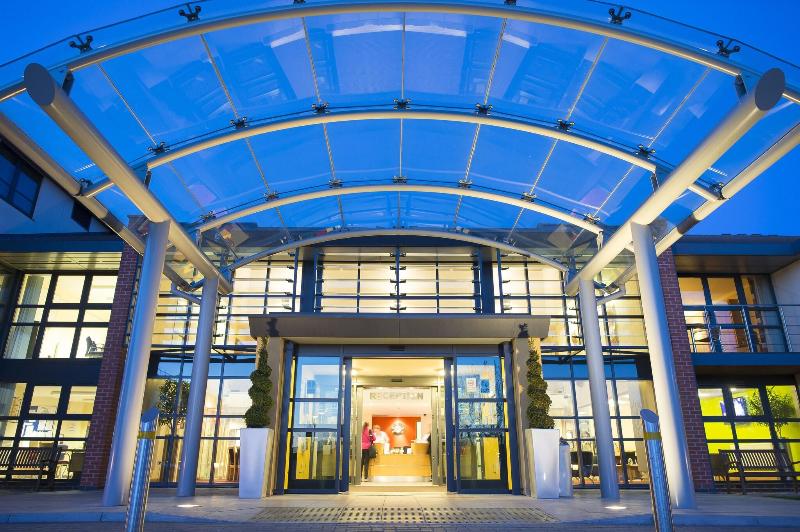 Burleigh Court Hotel and Leisure - Genel