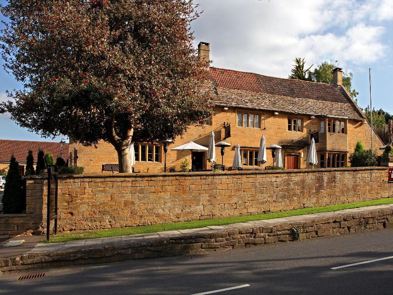 Hollies Hotel - Lobi