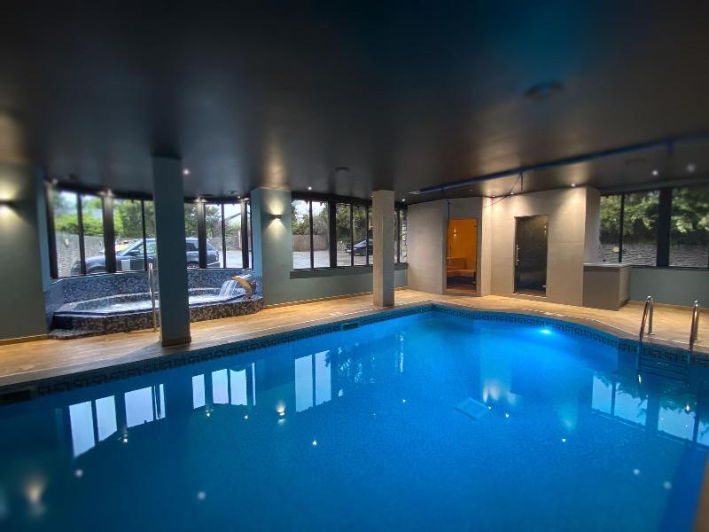 Stonecross Manor Hotel - Havuz