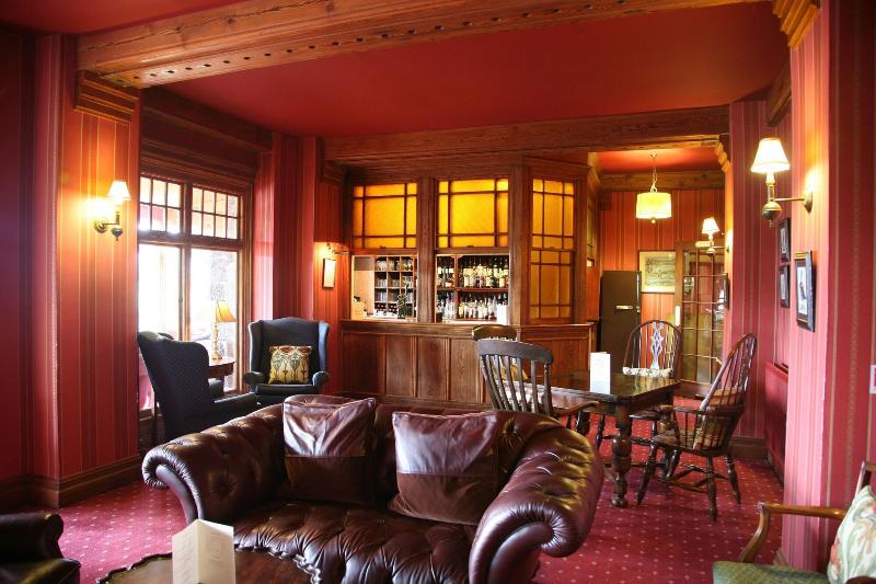 Lake Vyrnwy Hotel   Spa - Bar