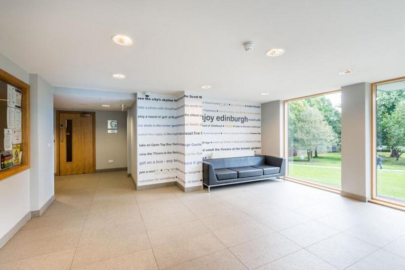 Summer stays at the university of Edinburgh - Lobi
