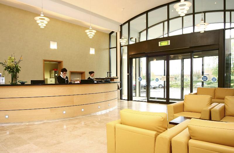 Cranfield Conference Centre Limited - Lobi