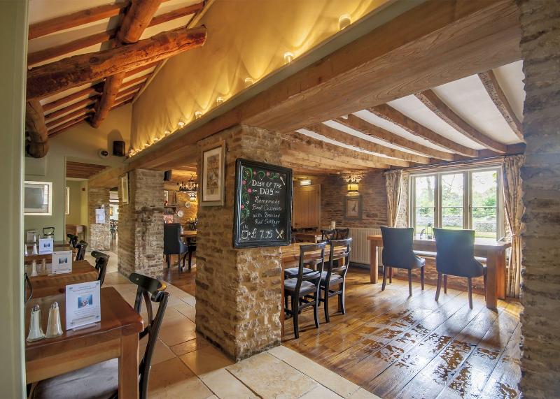 The Crown Wilde Thyme & Honey Hotel - Bar