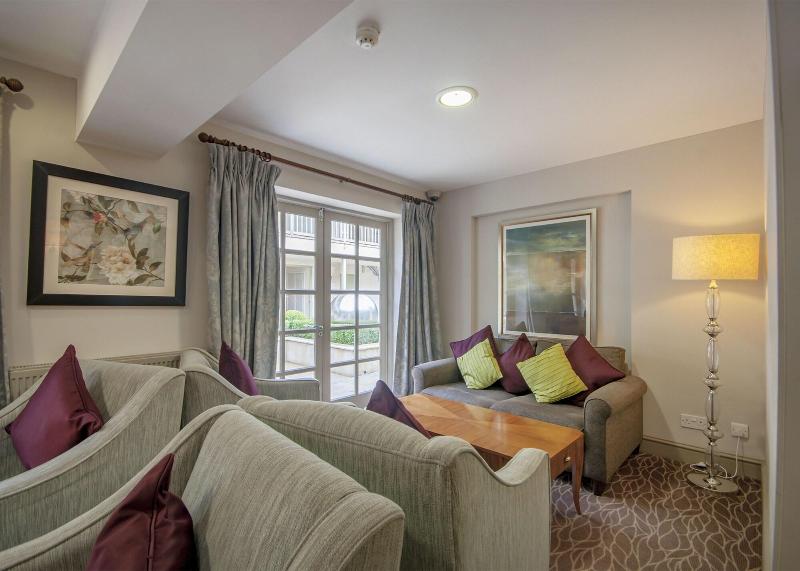 The Crown Wilde Thyme & Honey Hotel - Lobi