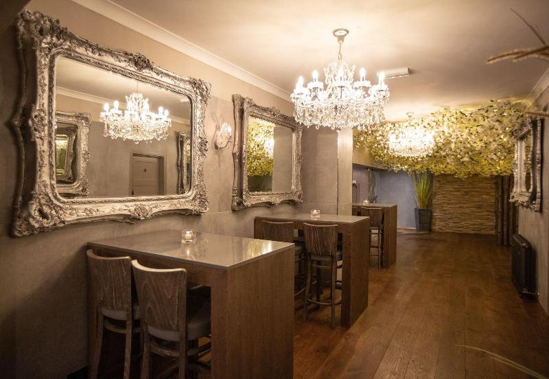 The Crown Hotel - Lobi