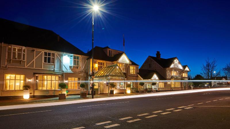 County Hotel - Genel