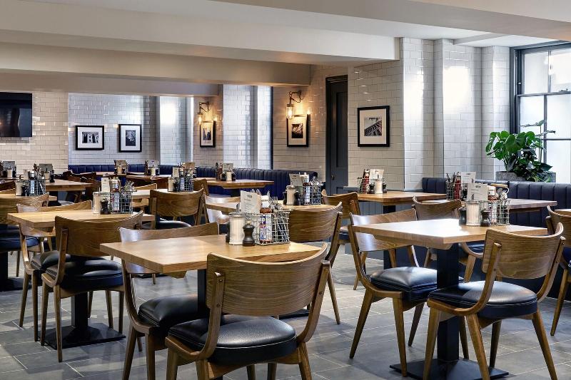 The George Hotel and Montys - Restoran