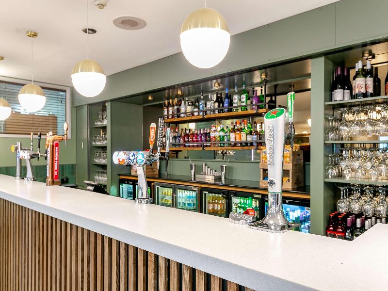 Cedar Court Huddersfield - Bar