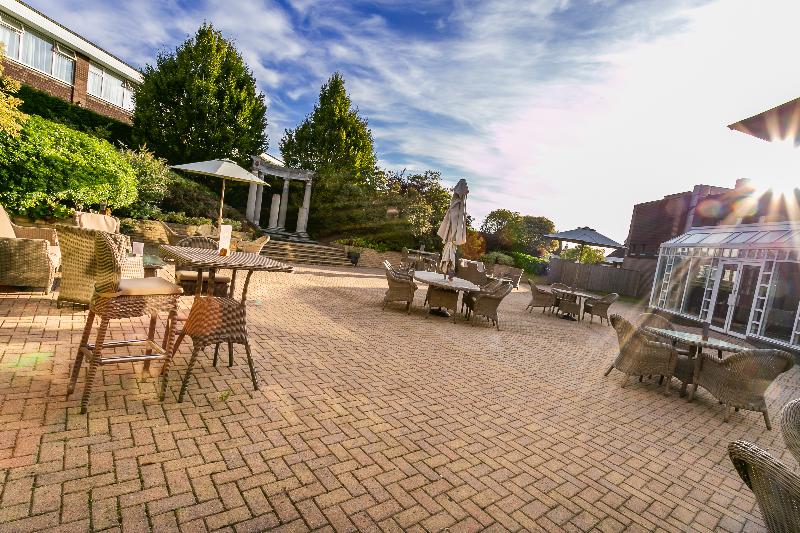 Cedar Court Huddersfield - Teras