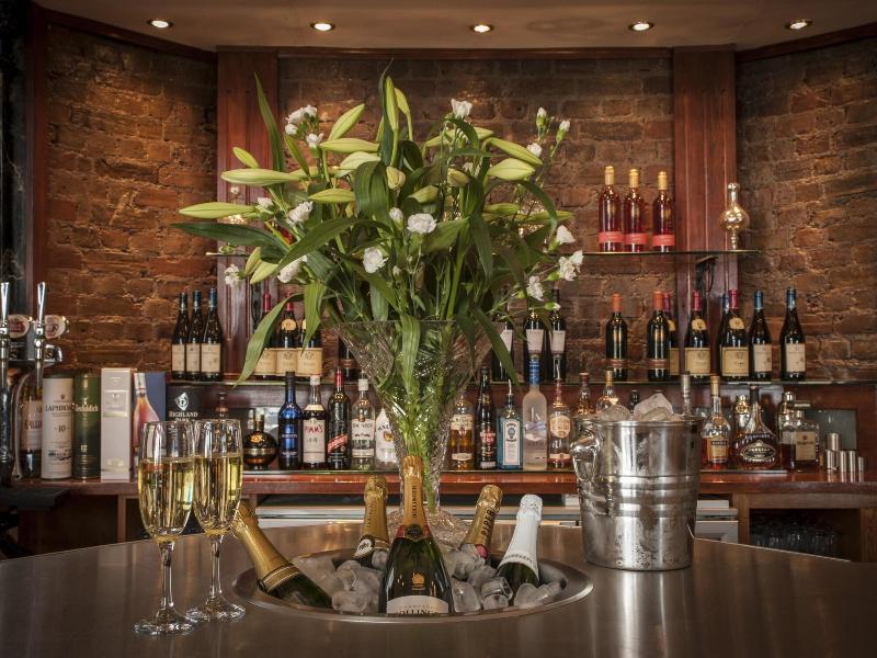 Queen s Hotel - Bar