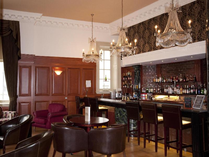 Queen s Hotel - Bar