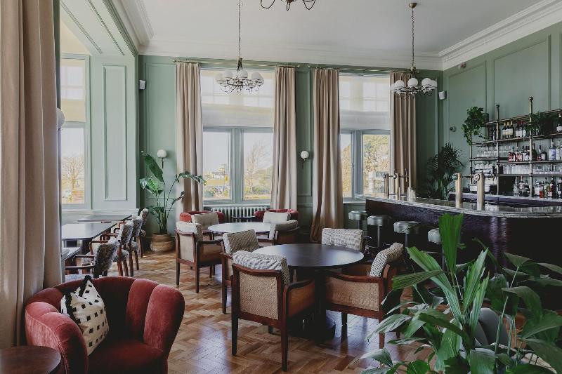 Queen s Hotel - Bar