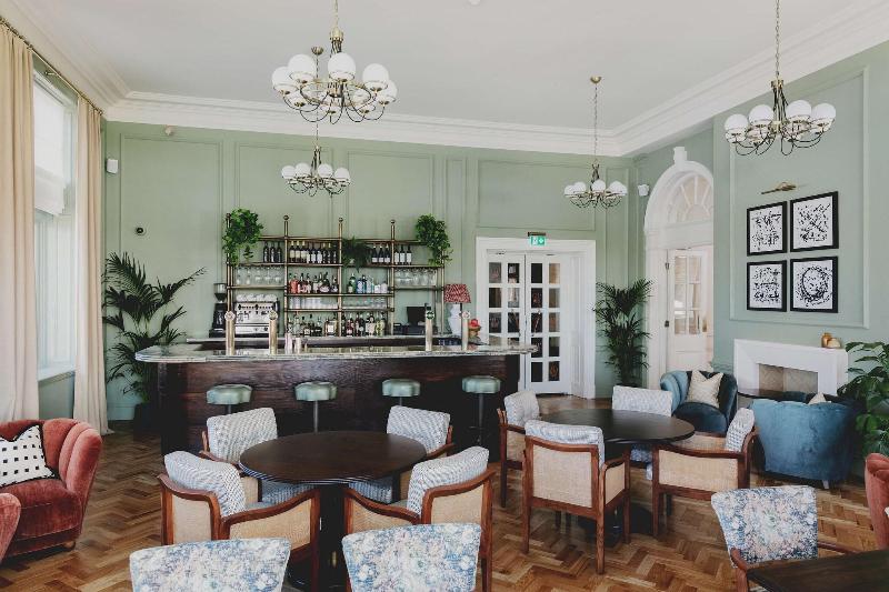 Queen s Hotel - Bar