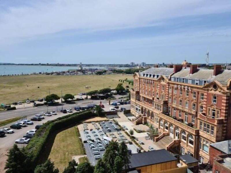 Queen s Hotel - Genel