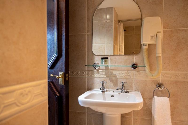 Queen s Hotel - Oda