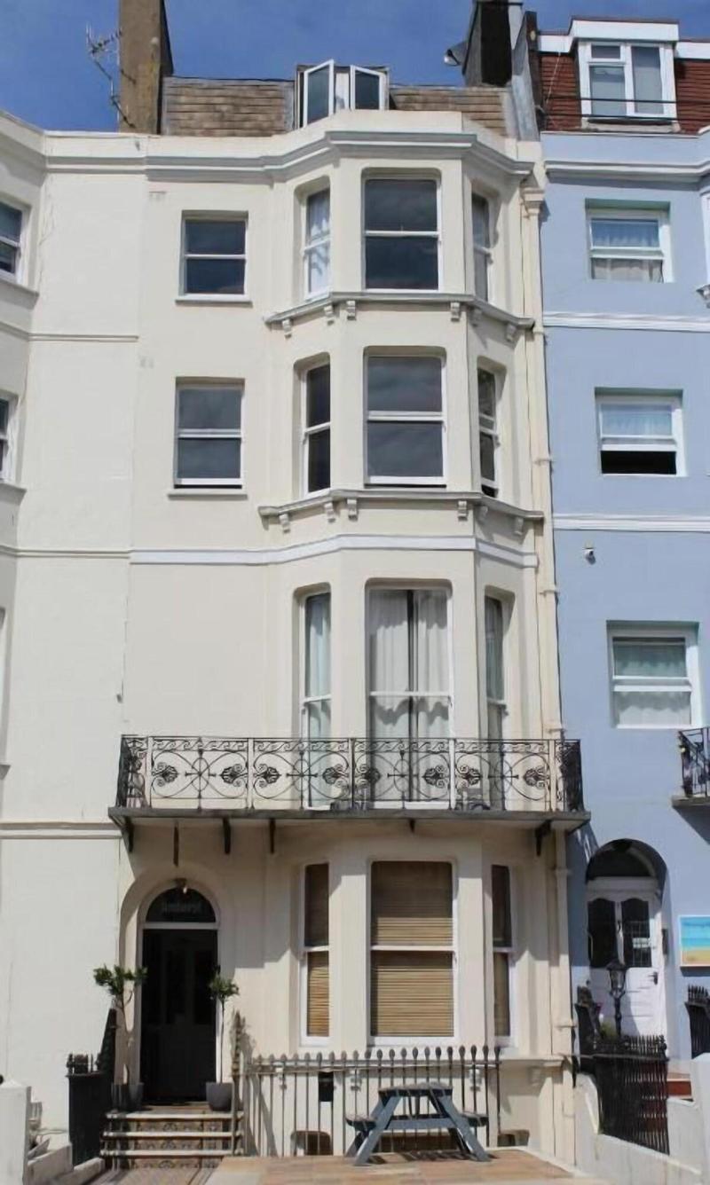 Amherst Brighton - Genel