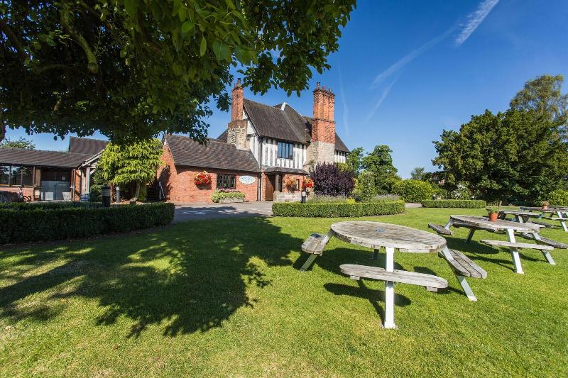 Moat House  Hotel (Acton Trussell) - Teras