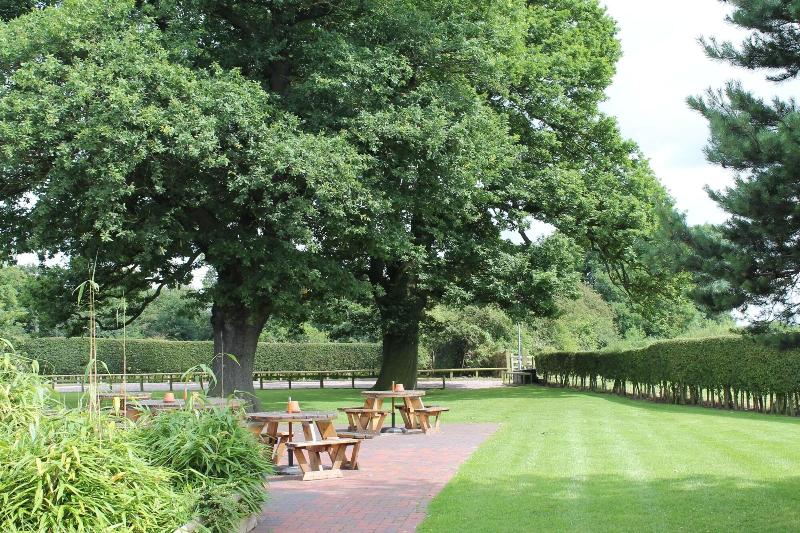 Oak Farm Hotel (M6 J12) - Genel