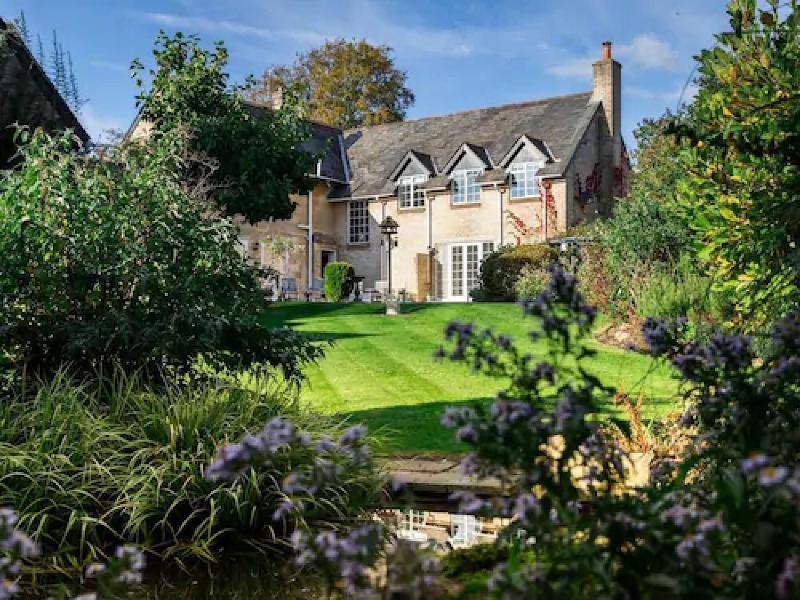 Cricketfield House - Genel