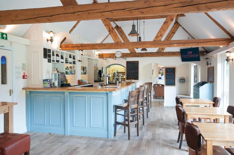 Cottesmore Golf   Country Club - Bar