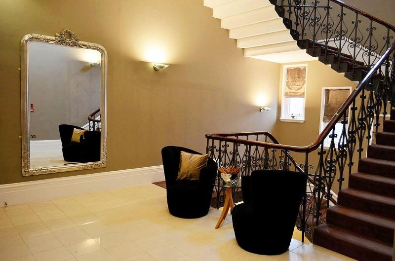 Quebecs Luxury Apartments - Lobi