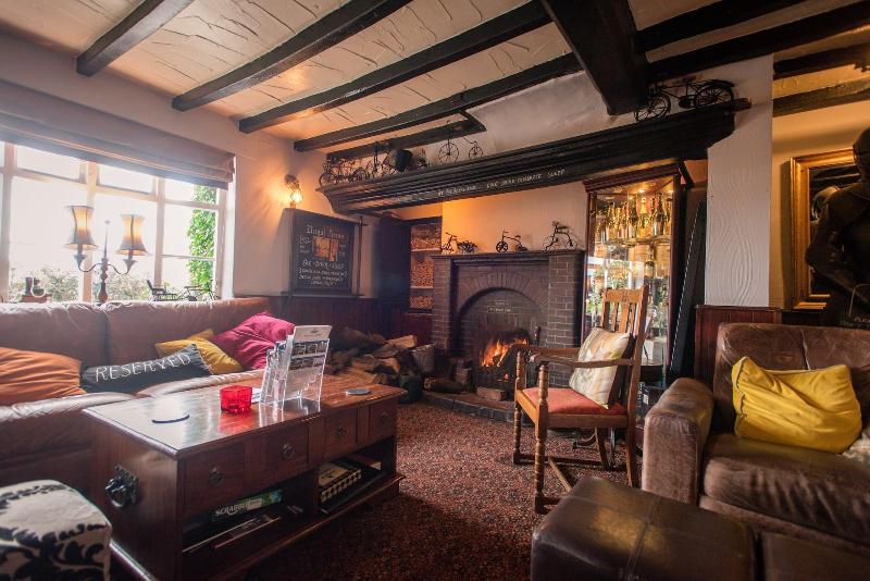 The Royal Arms Hotel - Bar