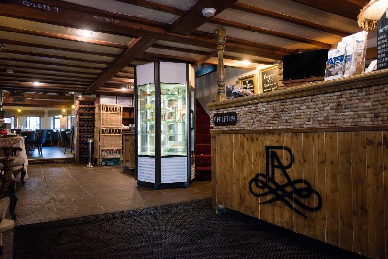 The Royal Arms Hotel - Lobi