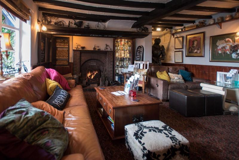 The Royal Arms Hotel - Lobi