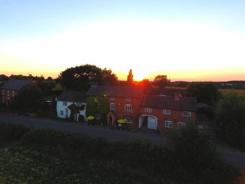 The Royal Arms Hotel - Genel