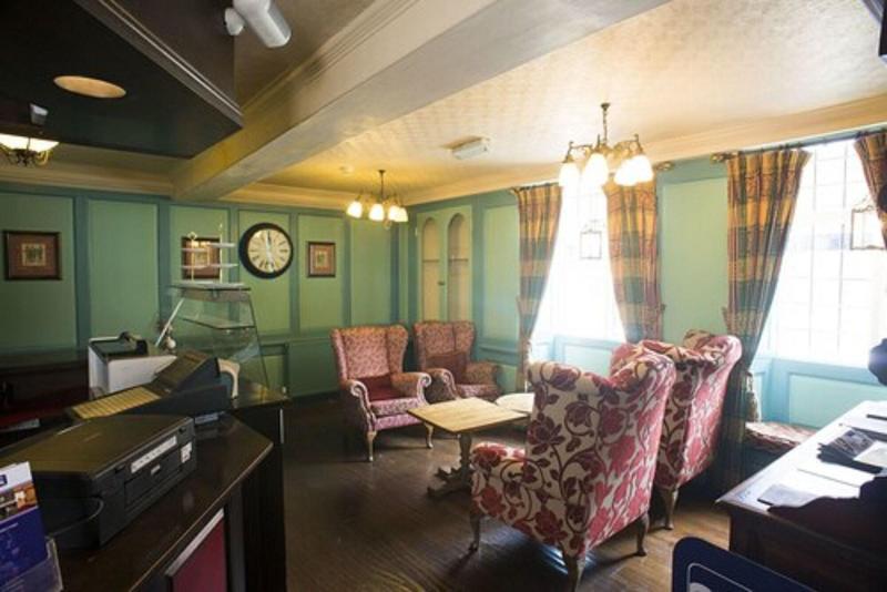 The Tudor House Hotel - Lobi