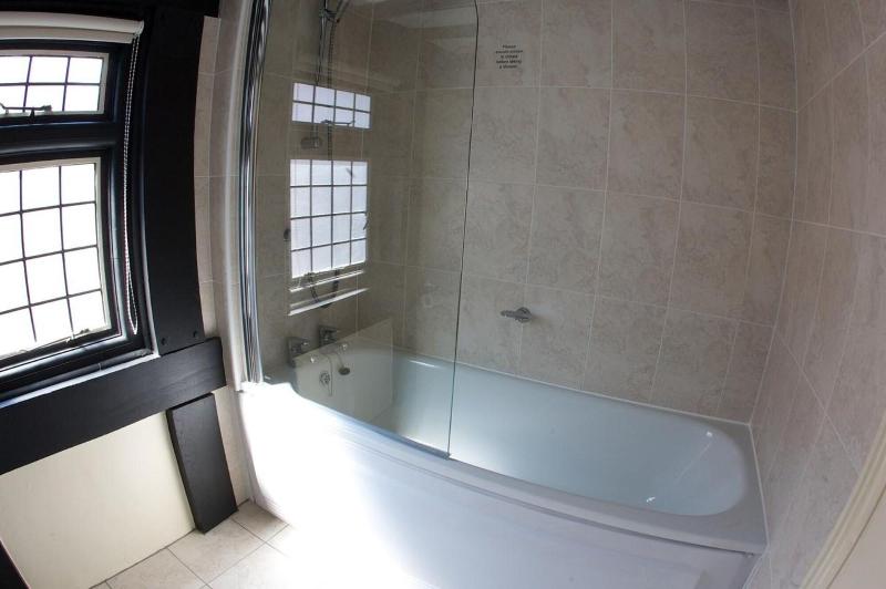 The Tudor House Hotel - Oda