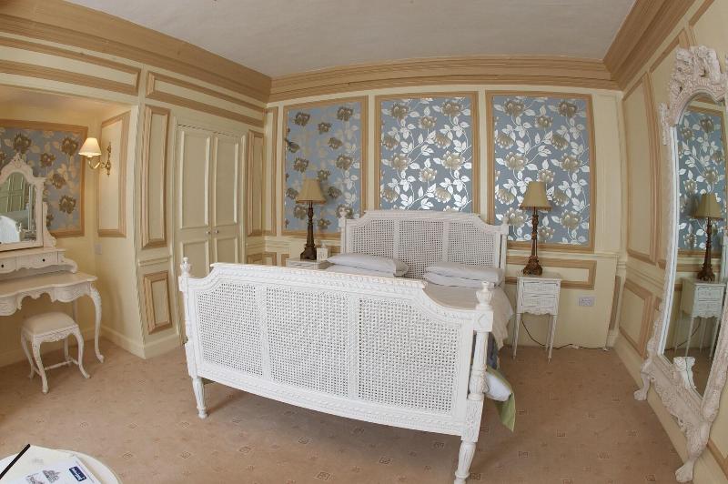 The Tudor House Hotel - Oda