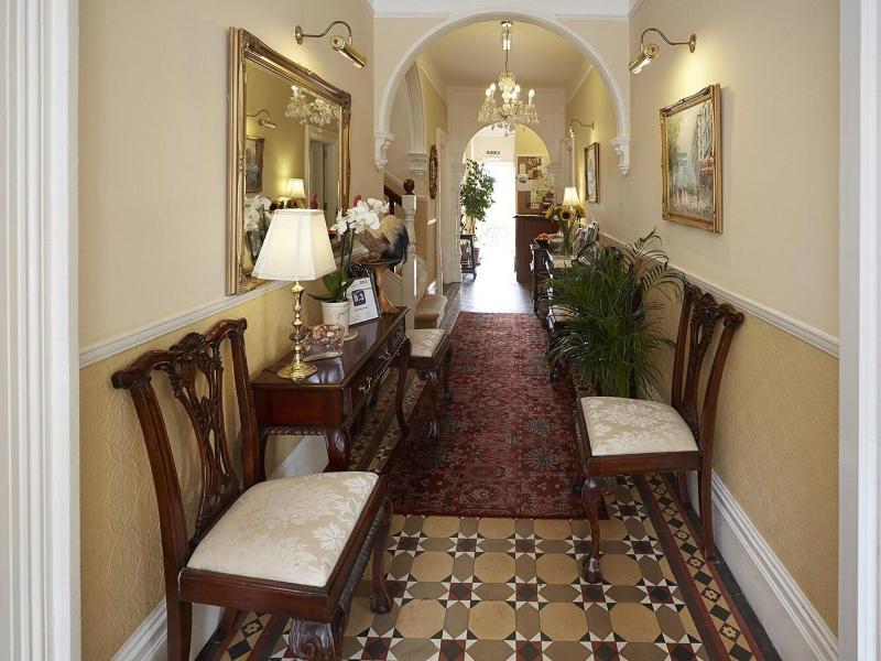 Somerville House - Lobi