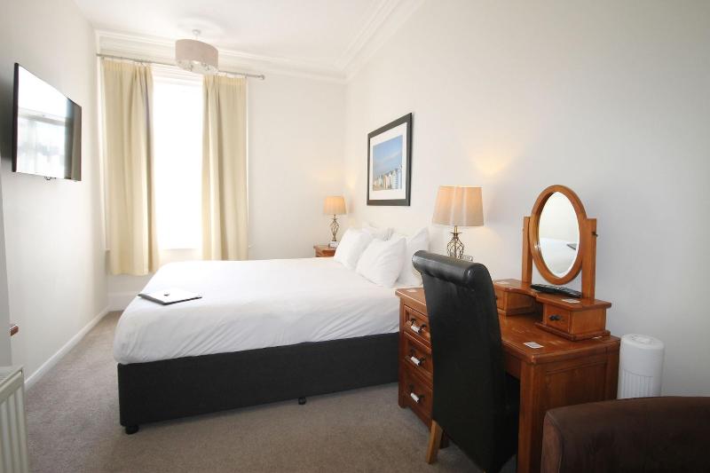 Andover House Hotel   Restaurant - Oda