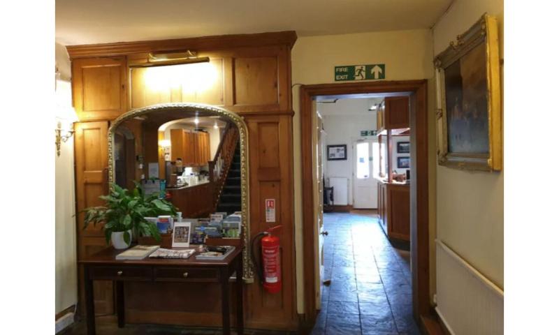 The Crown House - Lobi