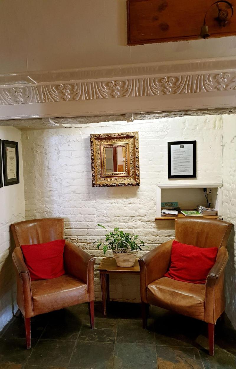 The Crown House - Lobi