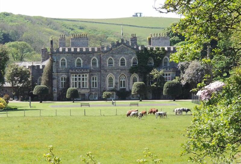 The Royal Hotel - Genel