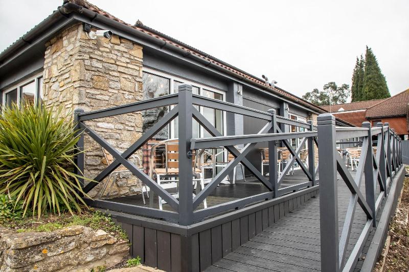 Almondsbury Interchange Hotel - Genel