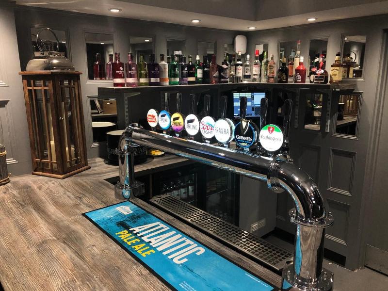 The Barns Hotel - Bar