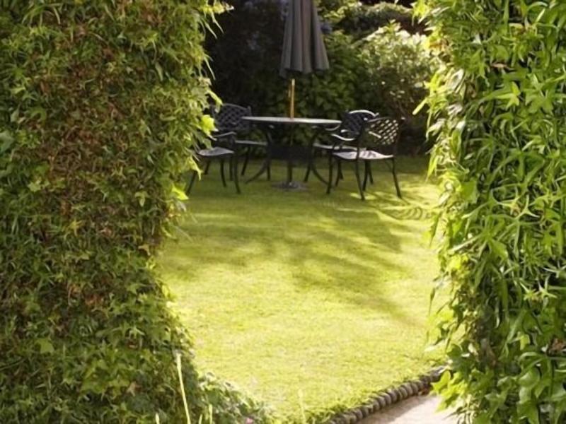 Ebury Hotel - Genel