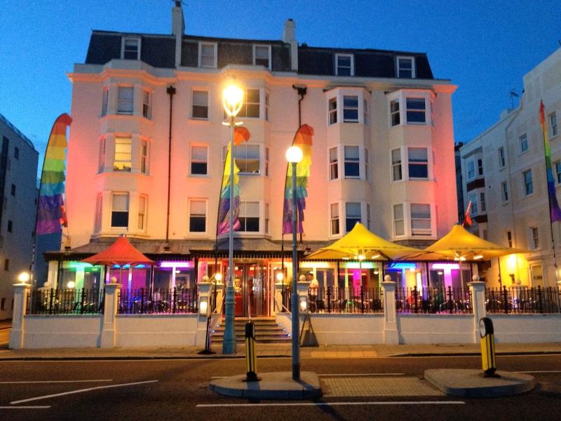 Legends Hotel Brighton - Genel