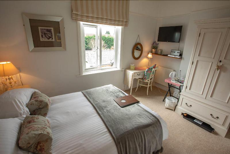Treherne House   The Malvern Retreat - Oda