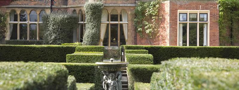 Warren House - Genel