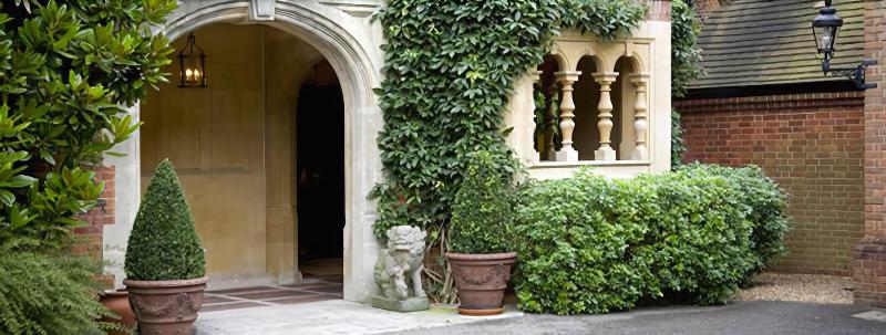 Warren House - Genel
