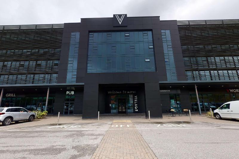 Village Hotel Leeds South - Genel