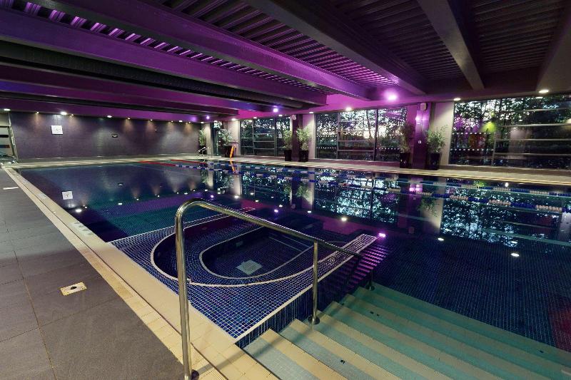 Village Hotel Leeds South - Havuz